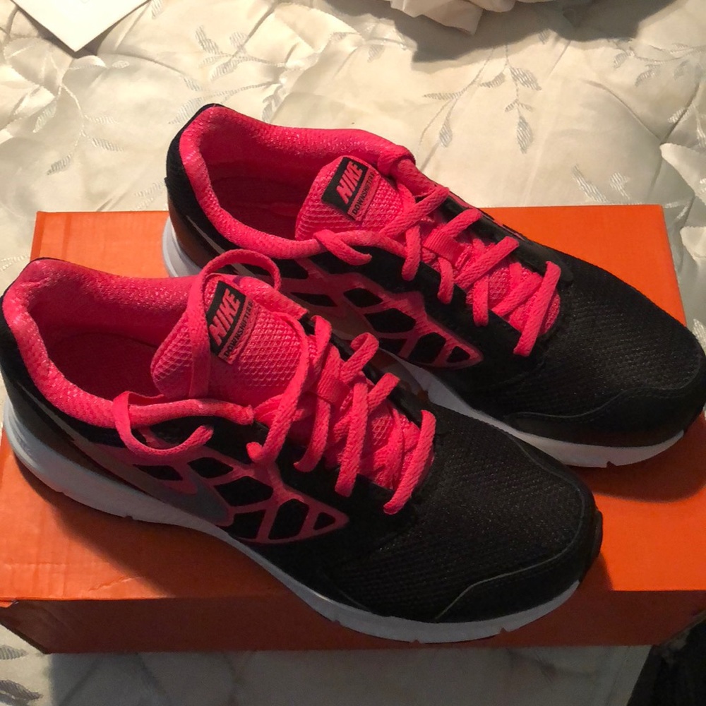 Nike tennis shoes